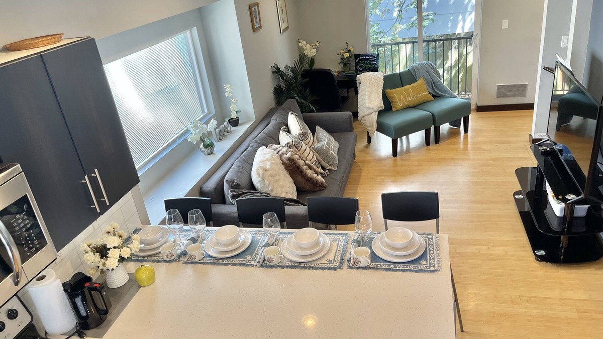 University District House | Modern 2-Bedroom Townhouse Near UW – North Seattle Home at 4212