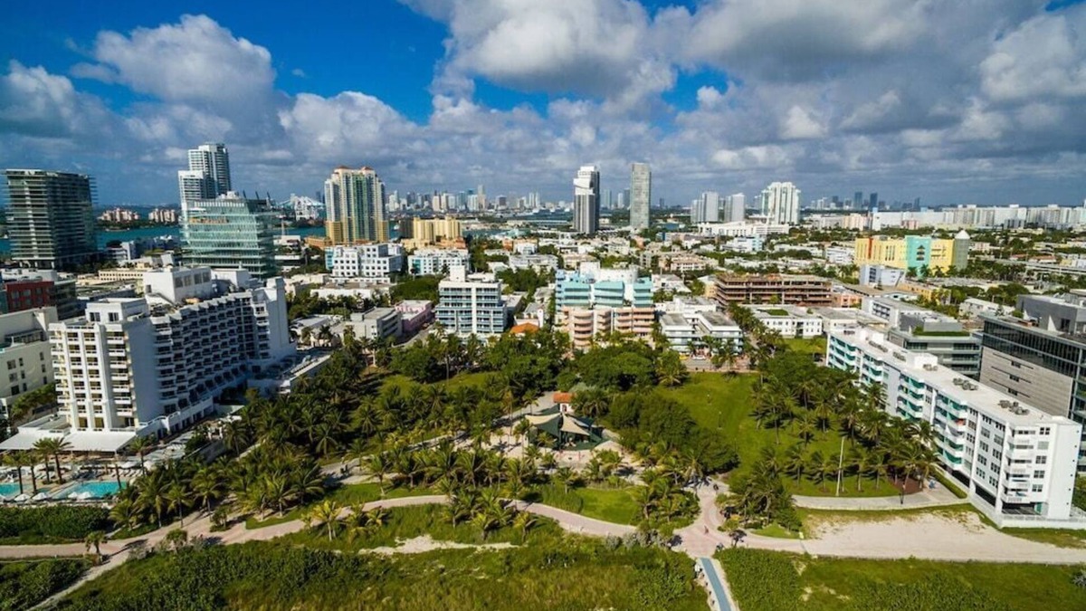 South of Fifth Condo | Modern 2BD in South Beach - Steps to the beach