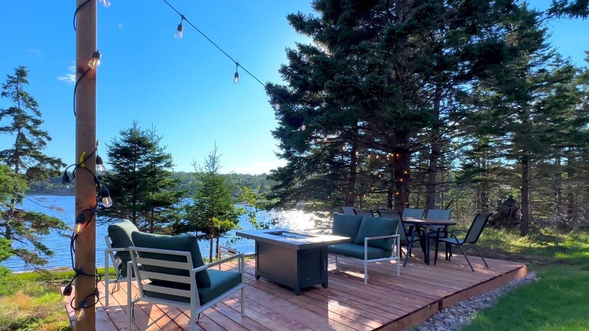 Bayside House | Modern 2Bdr House w/Ocean Beachfront 20 min to Halifax & Peggy's Cove