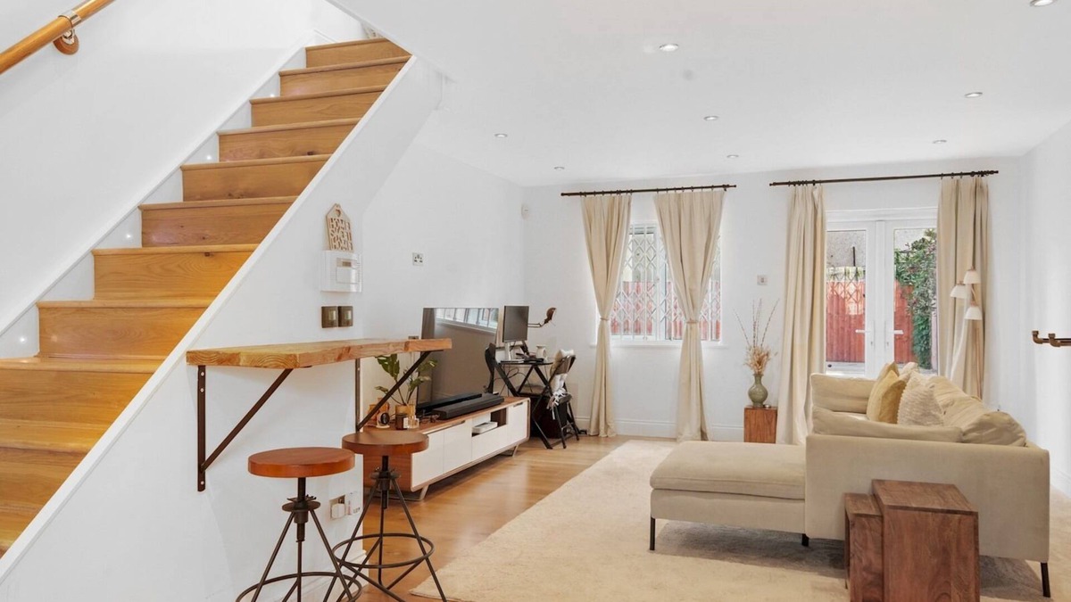 North Woolwich House | Modern 2Bed Home Driveway & Garden | London E16