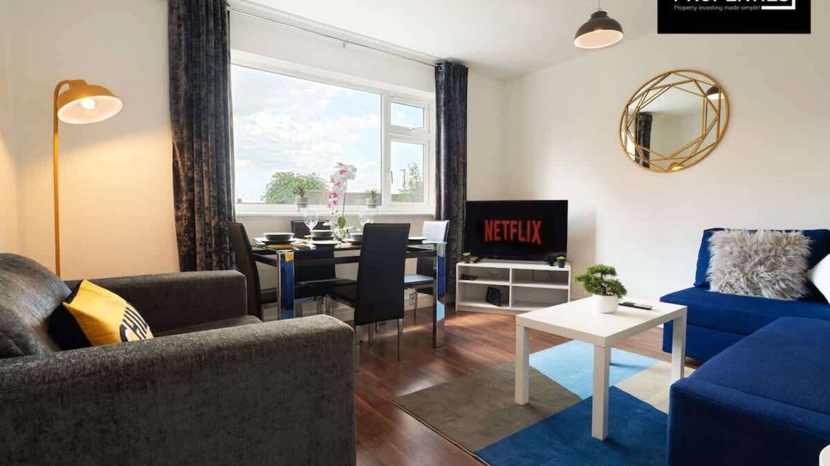 Hinckley Condo | Modern 2Bed | Town Centre | Business & Contractors