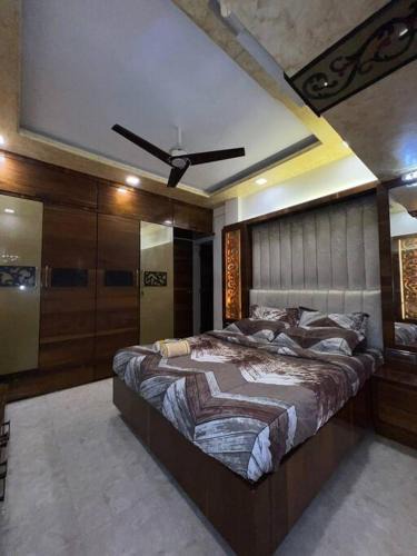 Lokhandwala Complex Apartment | Modern 2bhk in main Lokhandwala WITH WI FI