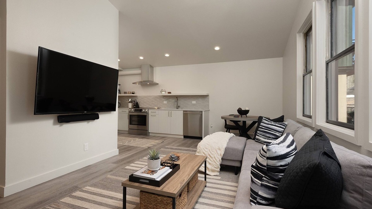 Aspen Apartment | Modern 2BR 1Bath⎮ 6 Blocks to Mtn in the West End