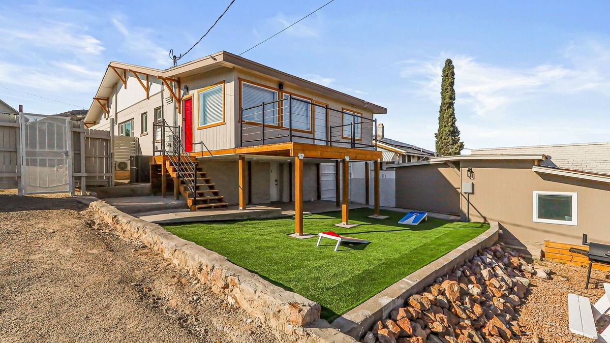 El Paso Condo | Modern 2BR/2BA Work Desks + 3 TV El Paso