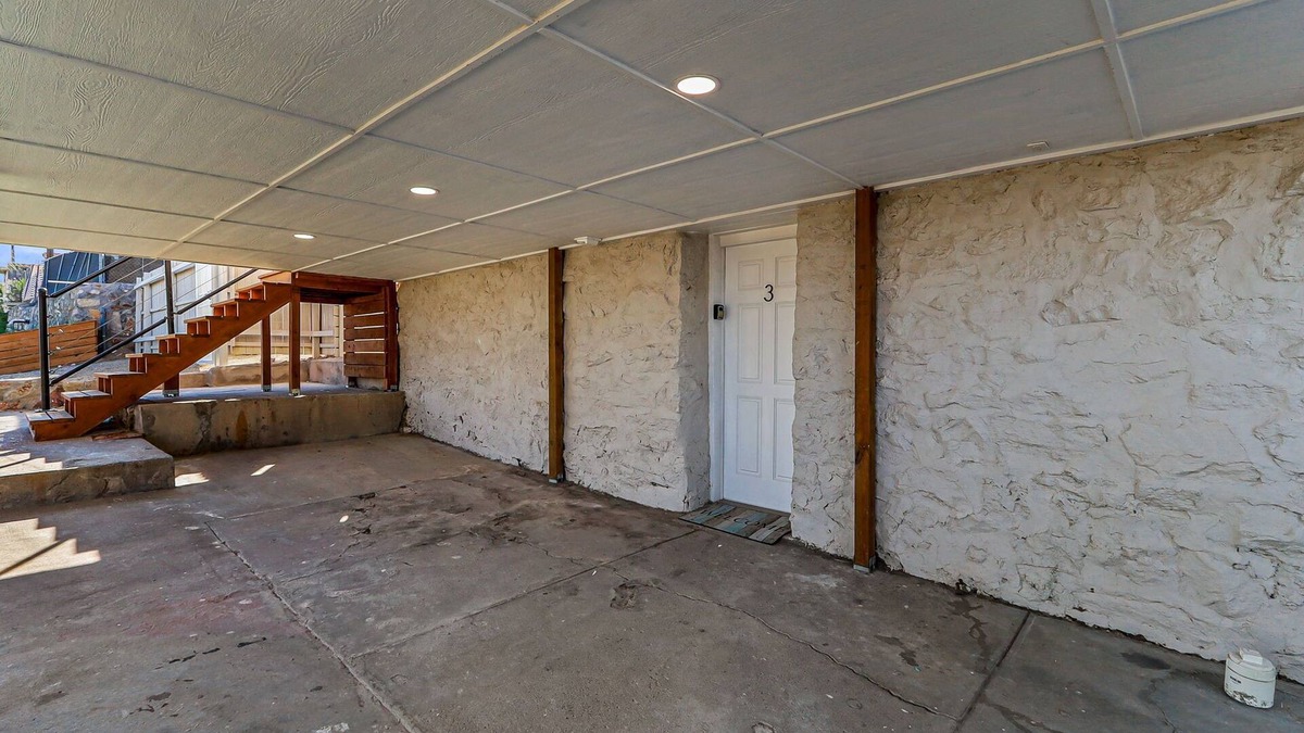 El Paso House | Modern 2BR/2BA Work Desks, 3 TVs