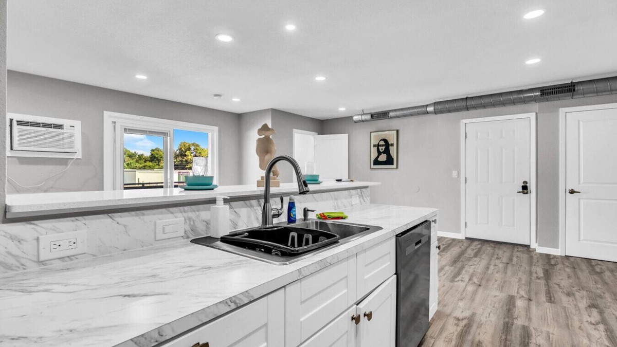 West Arlington Apartment | Modern 2BR Apartment Near Texas Live Entertainment