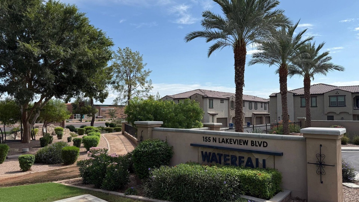 Las Casitas del Sur Condo | Modern 2BR Condo with Pool, Wi-Fi & Parking near Downtown Chandler
