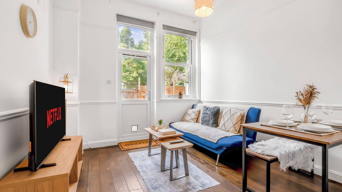 Croham Apartment | Modern 2BR Flat|Terrace|Free Parking|Rail Station
