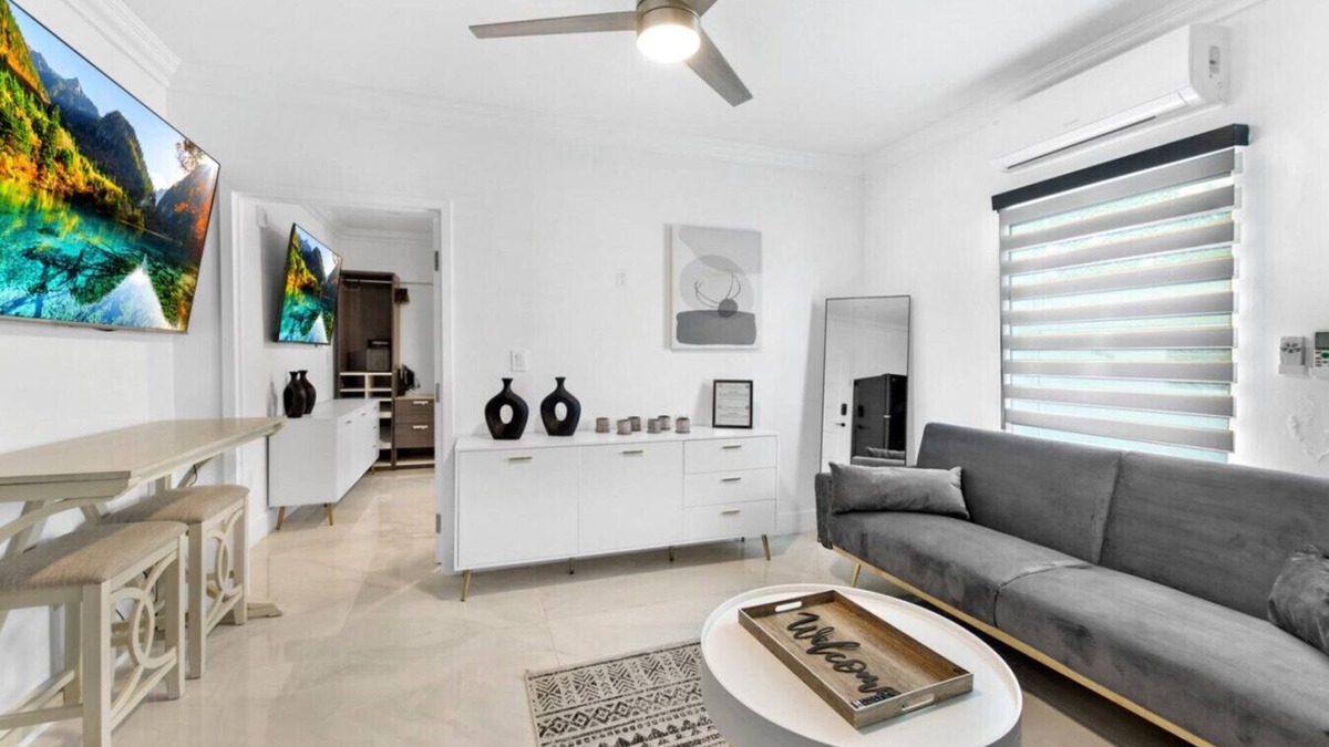 Tavernier Apartment | Modern 2BR Getaway | Full Kitchen + Bunks + AC