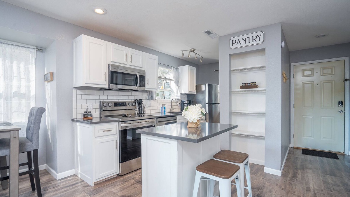 Indian Point Condo | Modern 2BR | HUGE Deck | SDC + Lake Access