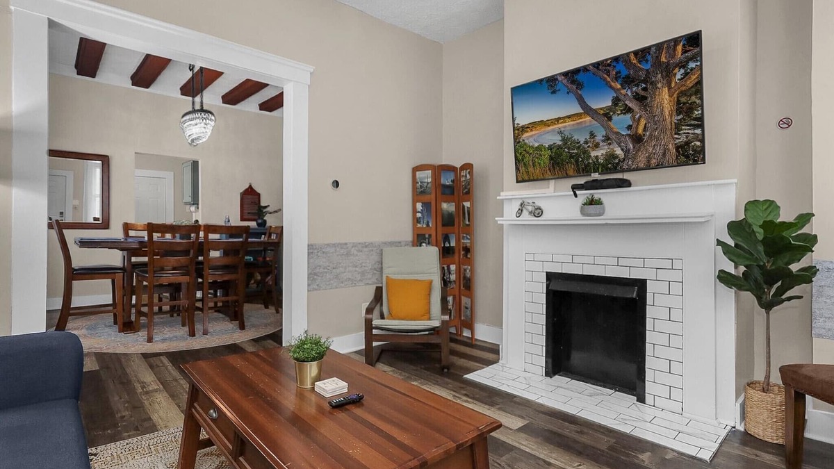 Franklin Park House | Modern❤️2BR near DT, 8 min walk to Franklin Park/Conservatory/Trolley District