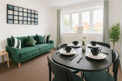 Great Linford Apartment | Modern 2BR Stay FREE WIFI FREE PARKING
