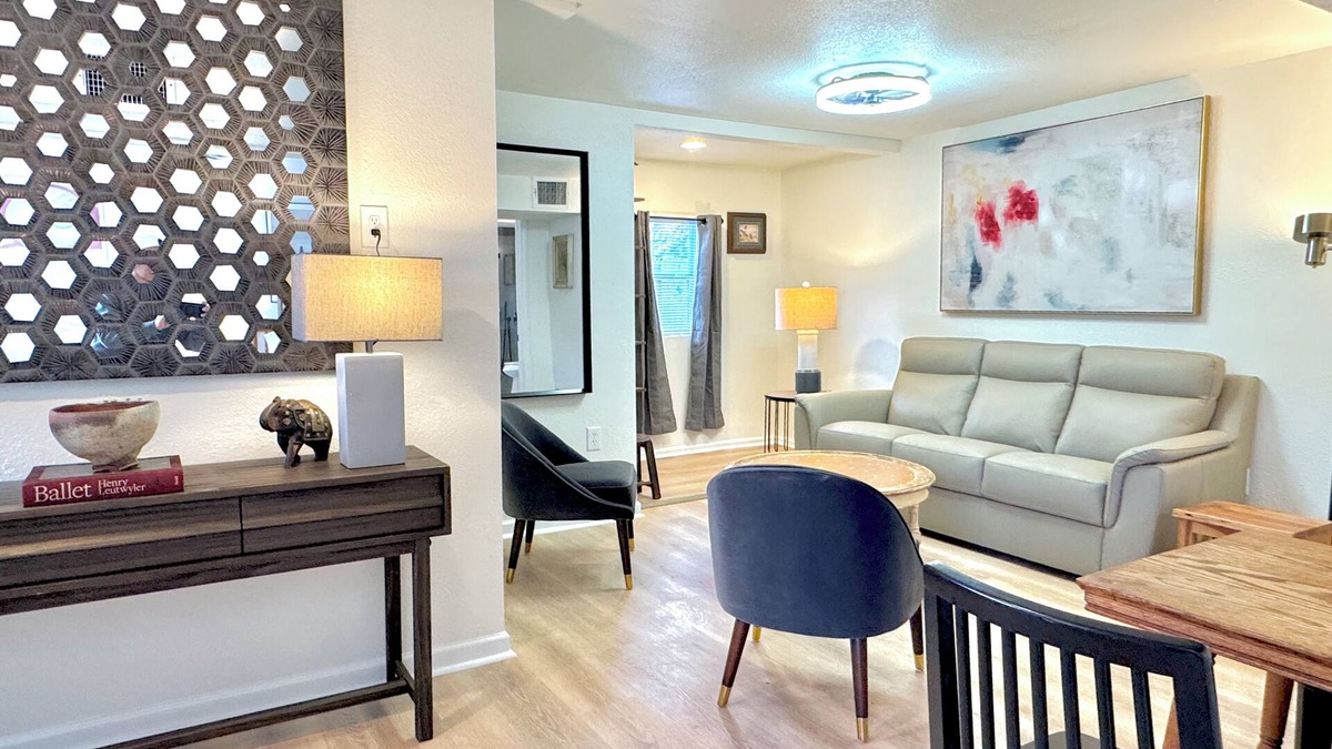 Central Oklahoma City Apartment | Modern 2BR Townhouse | $2000/month | Downtown Access #N39