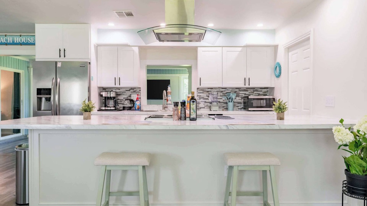 Port Charlotte House | Modern 2BR with Backyard, near Beach & Harbor