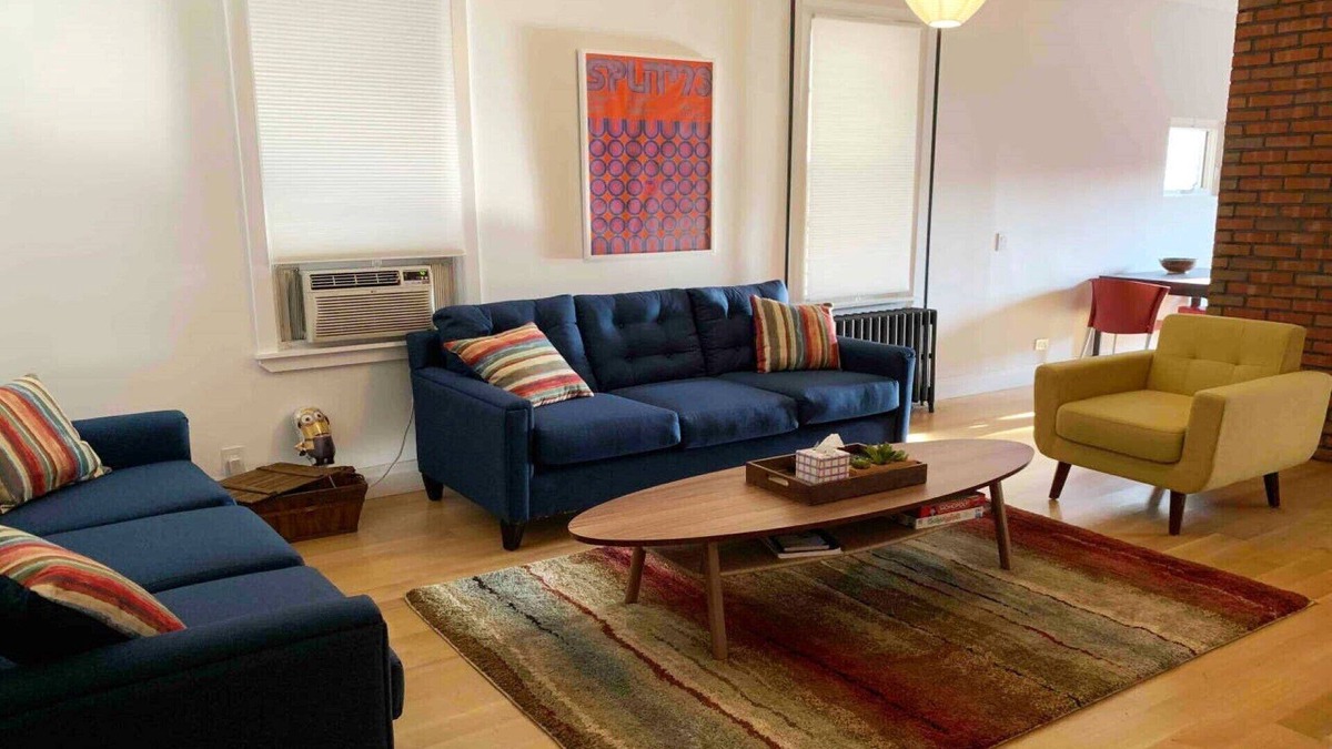 Queens Apartment | Modern 3 bed/2 bath Apt with on free onsite parking. 5 miles from Manhattan