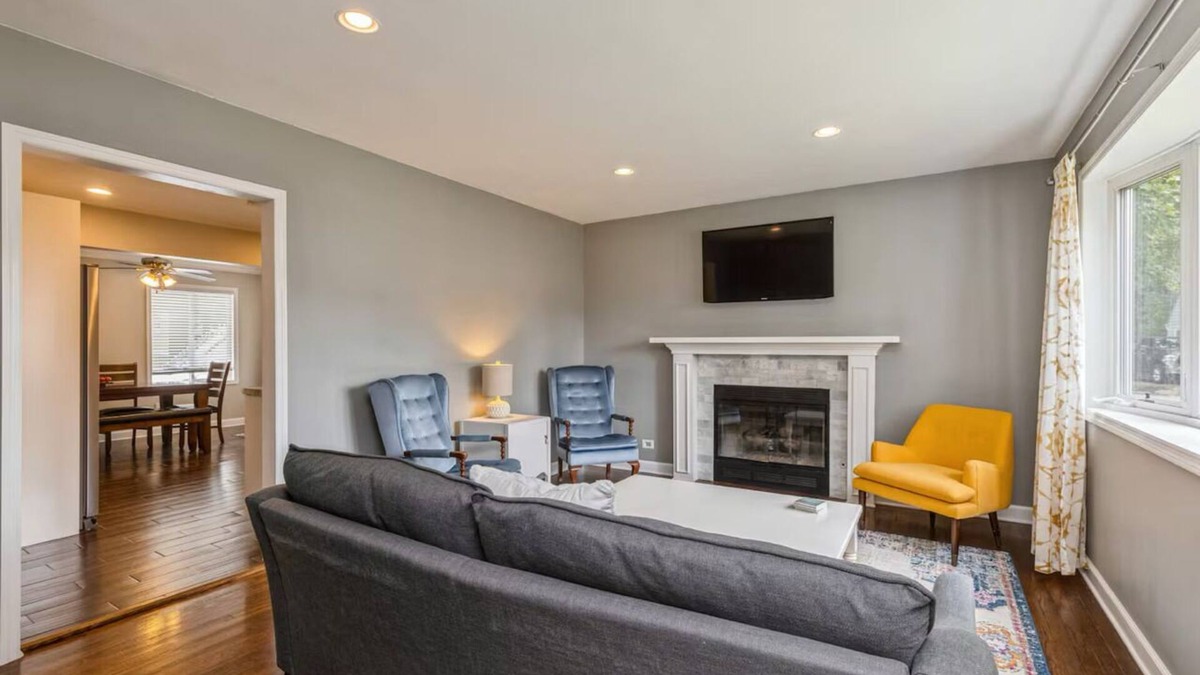 Des Moines House | Modern 3-Bed,2-Bath Retreat