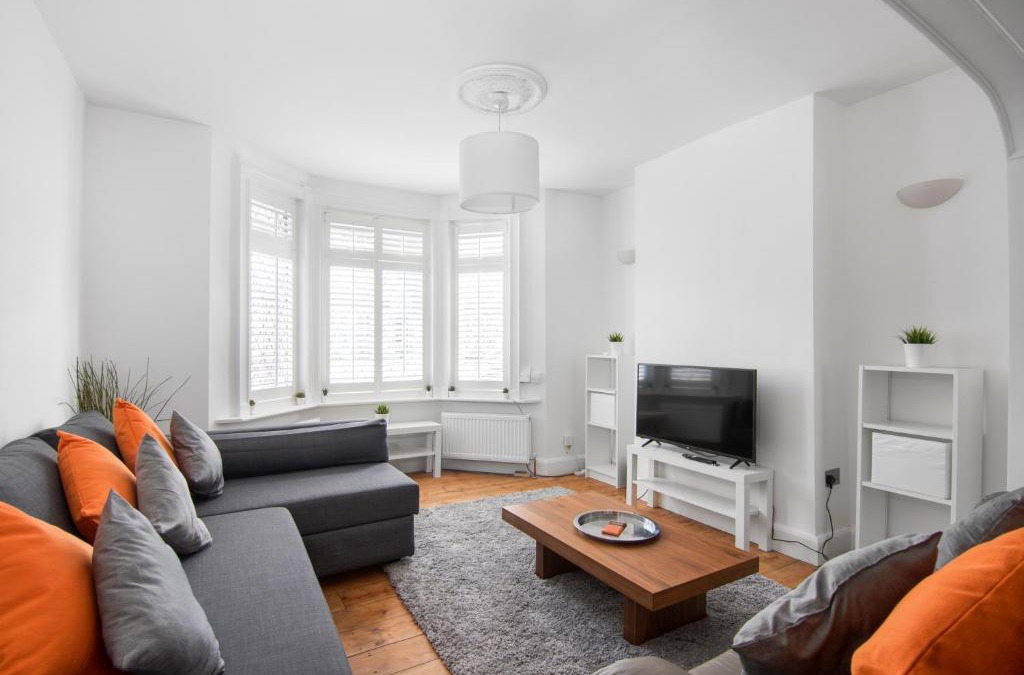 Broad Green House | Modern 3 Bed Home in Croydon Sleeps 6