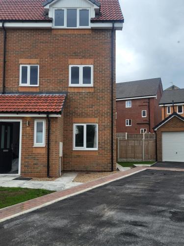 Rotherham House | Modern 3-Bed House in Rotherham, WiFi, Garden & Free Parking