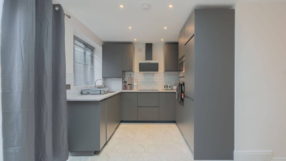 Northumberland Park House | Modern 3 bed house Tottenham Free Parking/WIFI