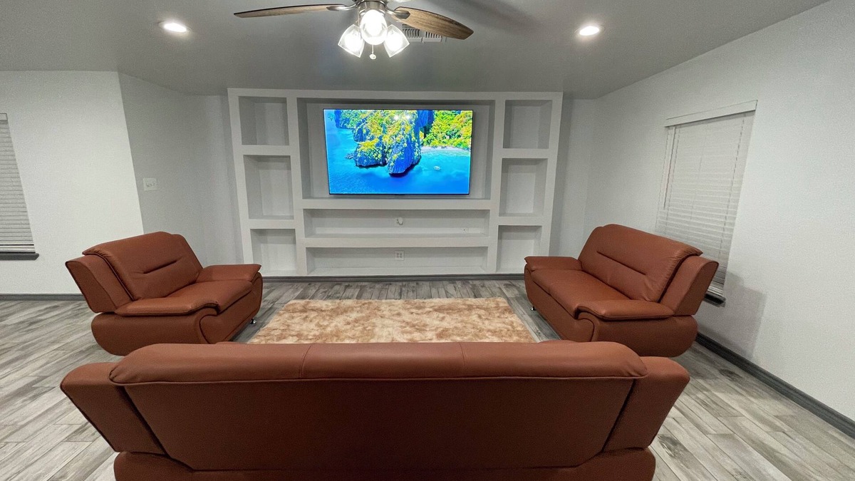 Amistad National Recreational Area House | Modern 3-bedroom 2-Bathroom home Conveniently located next to Texas Roadhouse!