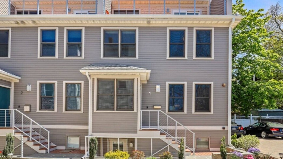 Porter Square House | Modern 3 Bedroom Porter Square Townhouse Near Harvard w/ Parking