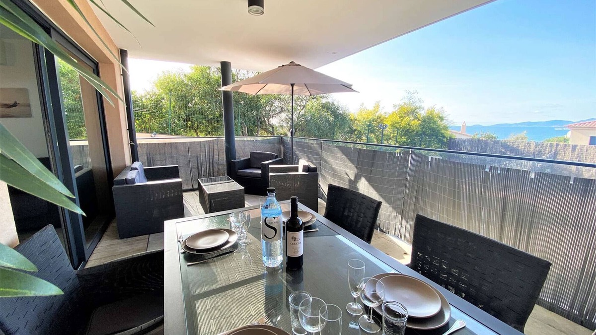 Pietrosella Apartment | Modern 3-Room Apartment with Terrace - Sleeps 6