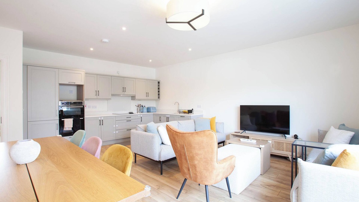 Dublin Apartment | Modern 3BD Split-Level Home with Balcony,Dublin 16