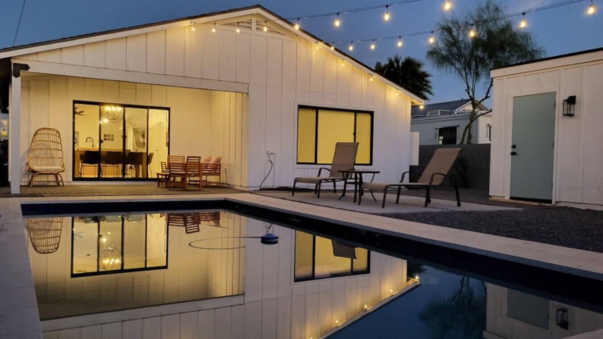 Coronado House | Modern 3Bedroom |Central PHx | HeatedPool