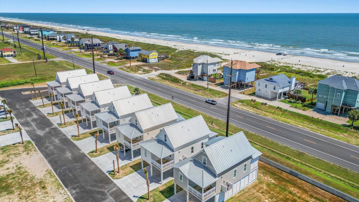 Galveston House | Modern 3BR Beach Bungalow | Sleeps 10 | Walk to Sand + Gulf Views | Unit 12