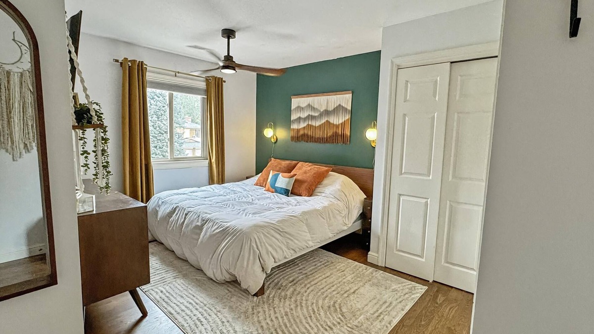 Marston House | Modern 3BR Getaway: Backyard Oasis, Chef Kitchen, Offices & 15 min to Red Rocks