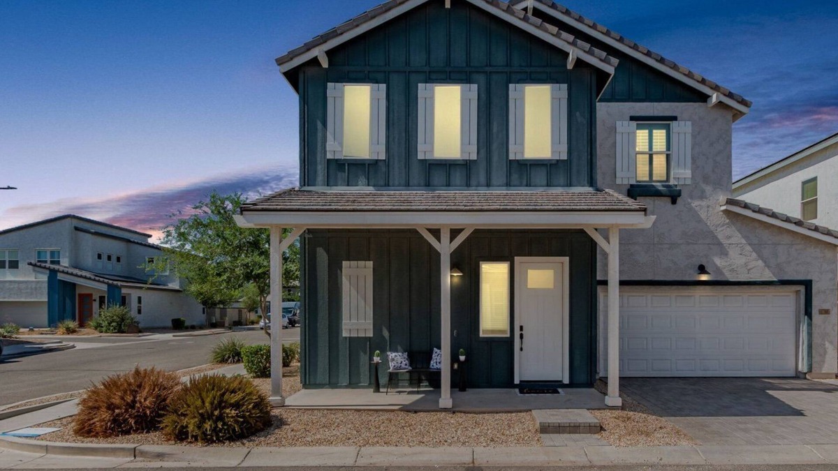 Goodyear House | Modern 3BR Home in Goodyear – Stylish, Spacious & Family-Friendly!