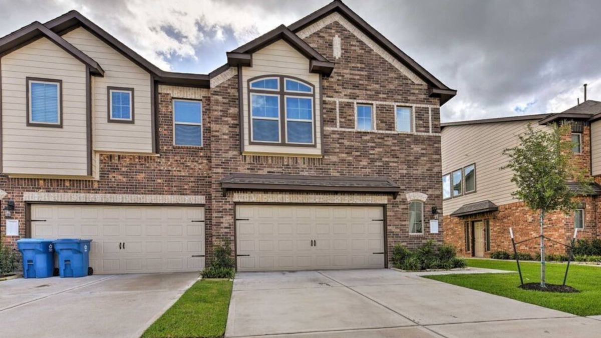 Rosenberg House | Modern 3BR Home w/Fenced Backyard - Across from Brazos Town Center