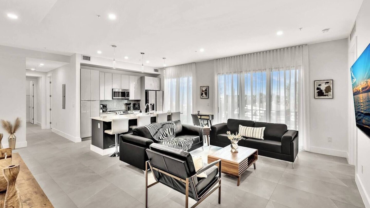 Harbordale Apartment | Modern 3BR Near Las Olas & Beach Roof Top