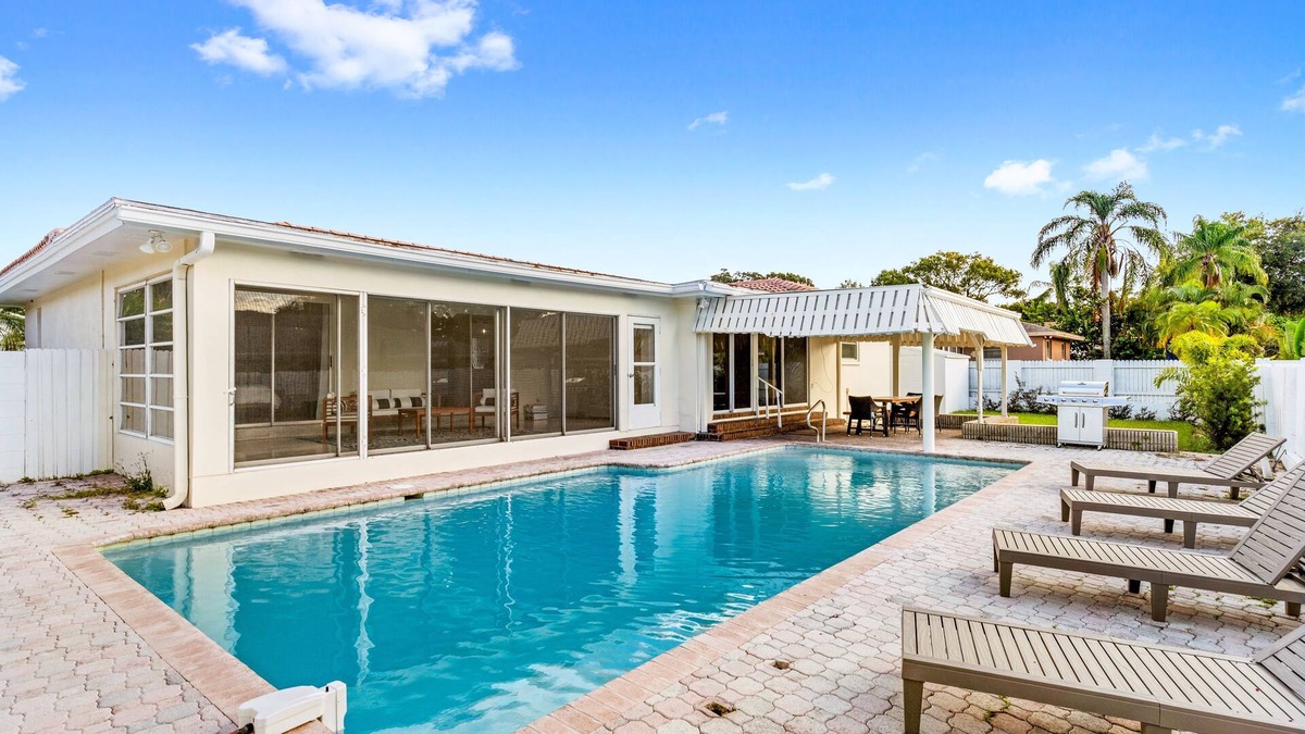 Barrington Hills House | Modern 3BR | Pool | Game Room by RedAwning