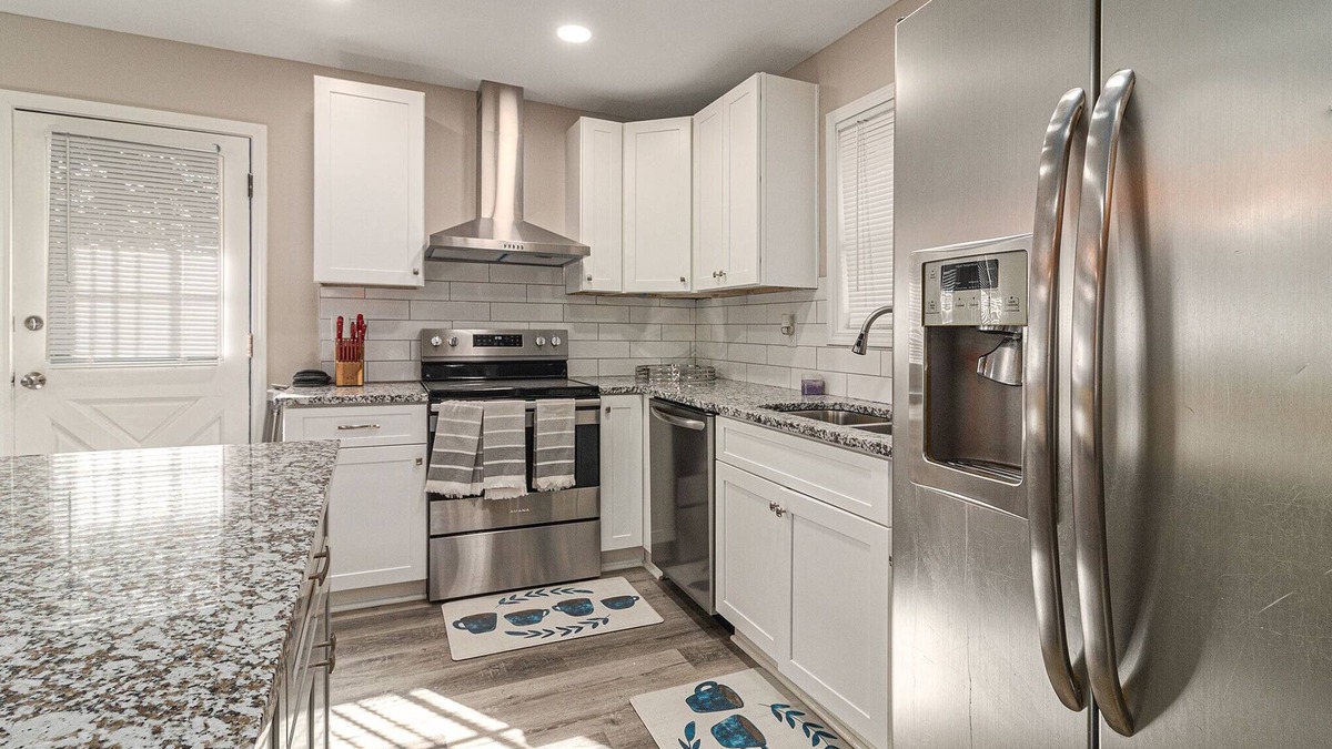 Church Street House | Modern 3BR Retreat with Huge Yard & Grill - Sleeps 8 close to ATL Airport