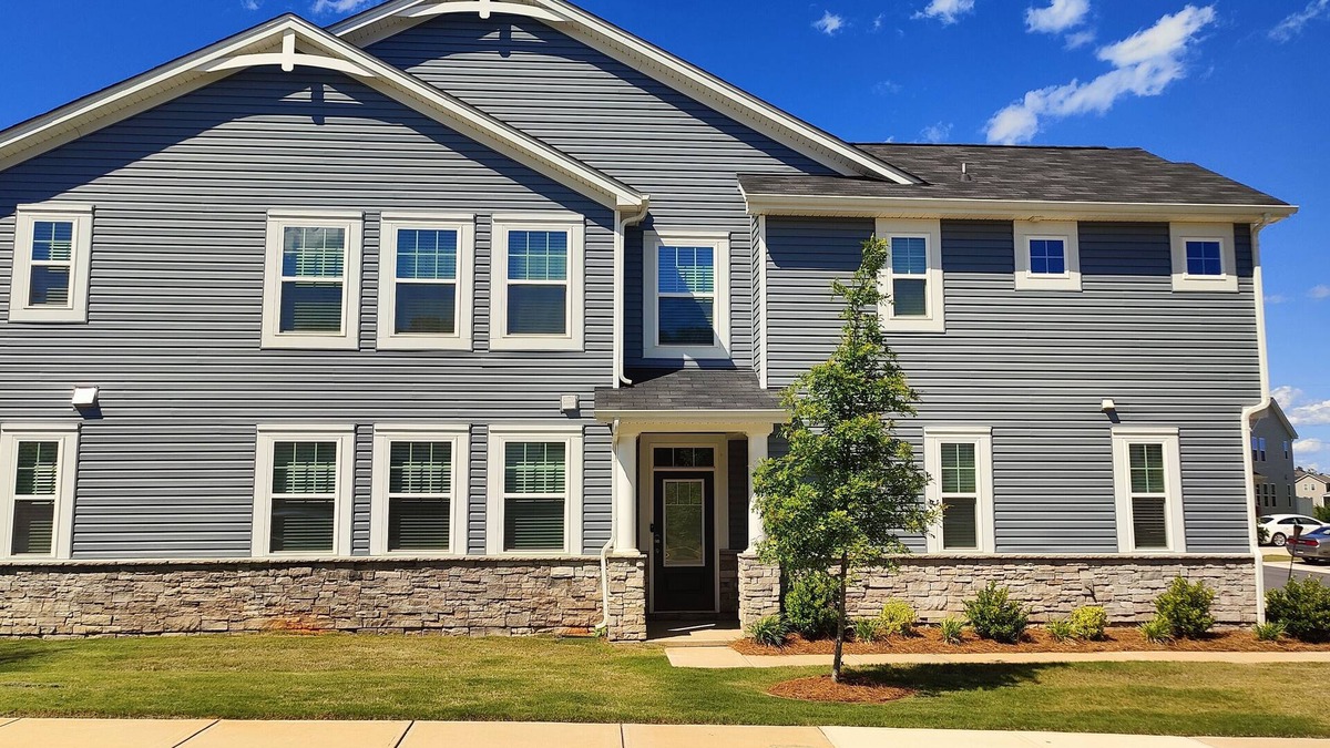Davis Lake - Eastfield House | Modern 3BR Townhome Near Charlotte, Family-Friendly + Long-Term Ready