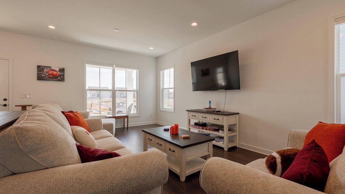 Blacksburg House | Modern 3BR townhome w/stylish decor, balcony, laundry, & workspace near VT & downtown.
