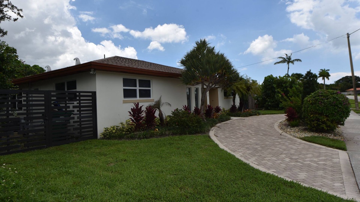 Highland Lakes House | ★ Modern 4/3 Miami House | 10 Min from the Beach ★