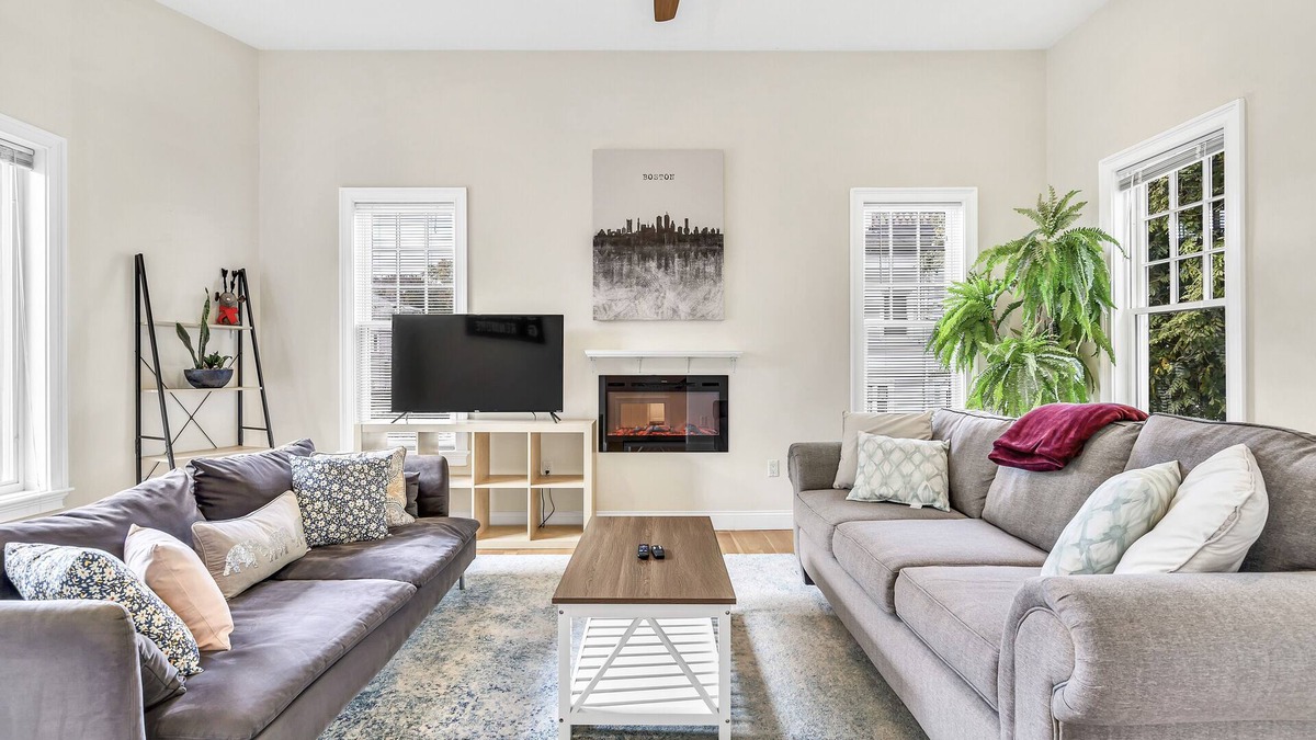 Allston House | Modern 4 Bed 2.5 Bath Home near Harvard with FREE Parking