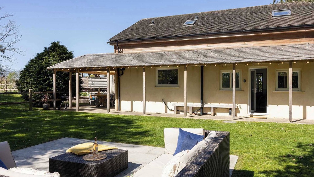 Birdham House | Modern 4-Bed Countryside Retreat with Garden