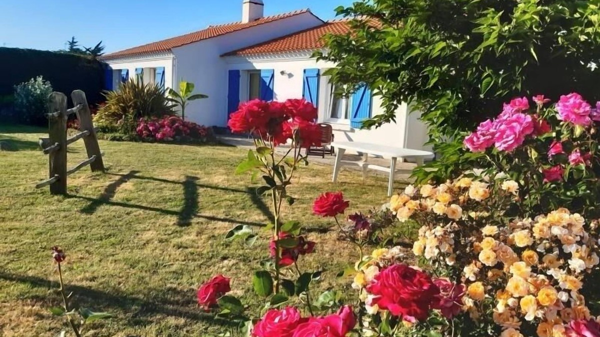 Bouin Cottage | Modern 4-Bedroom Home with Garden, Terrace & WiFi in Bouin