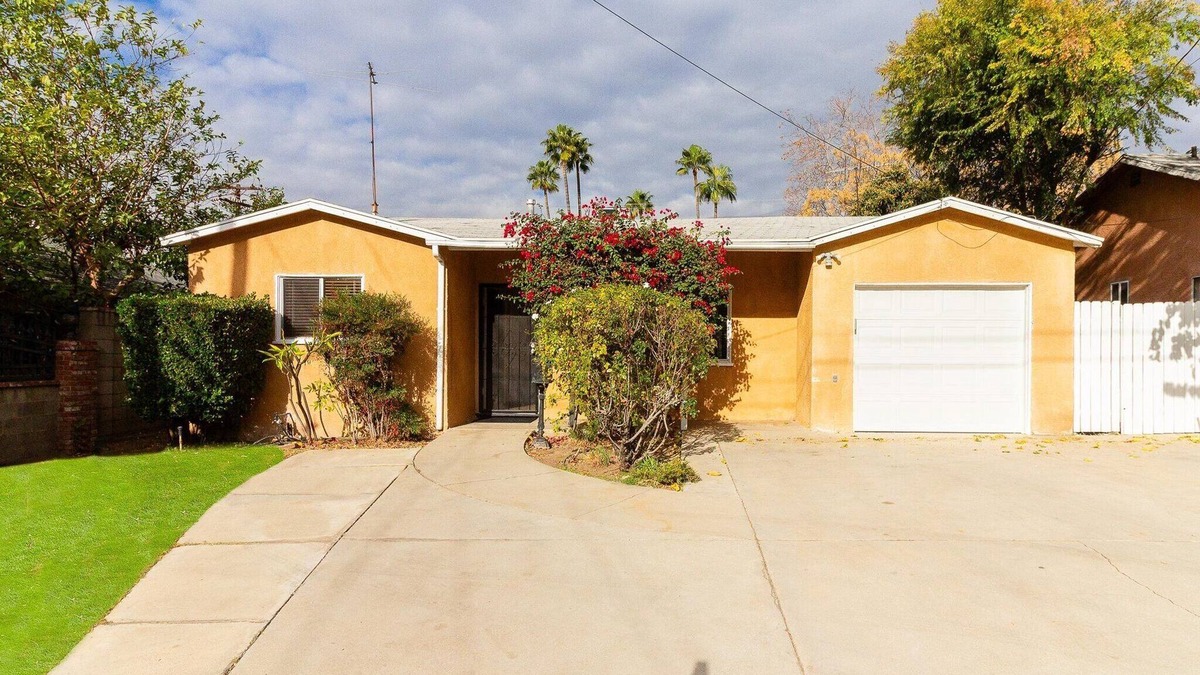 Sylmar House | Modern 4 bedroom in San Fernando