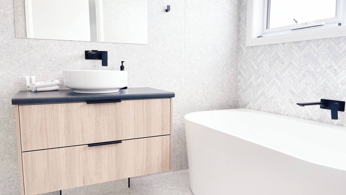 Wagga Wagga Apartment | Modern 4 Bedroom Retreat in Wagga Wagga!