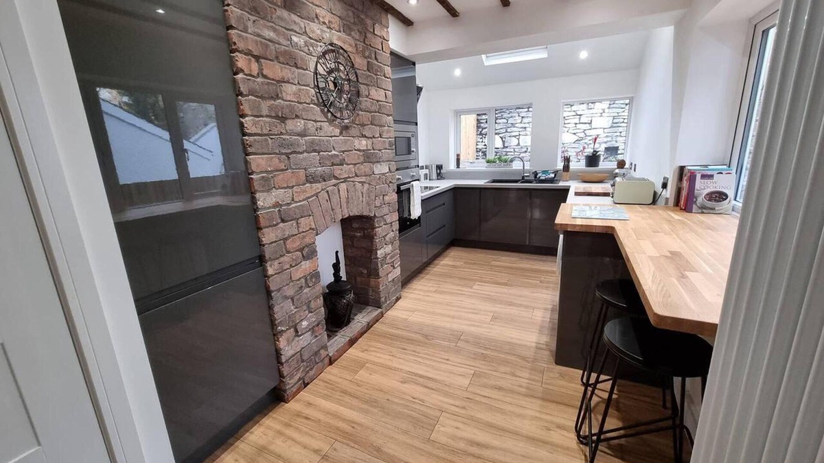 Aberbeeg House | Modern 4-bedroom Townhouse With Private Garden