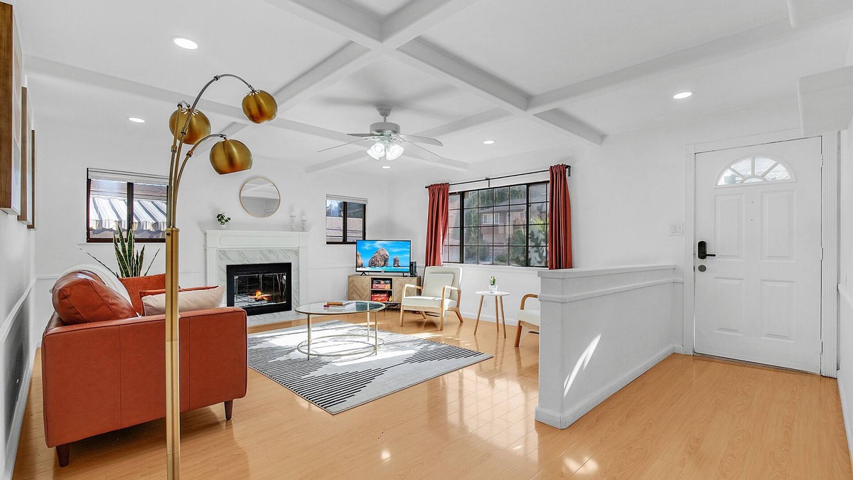 Castro Valley House | Modern 4 Bedroom Vacation home @ Castro Valley, King or Queen for all