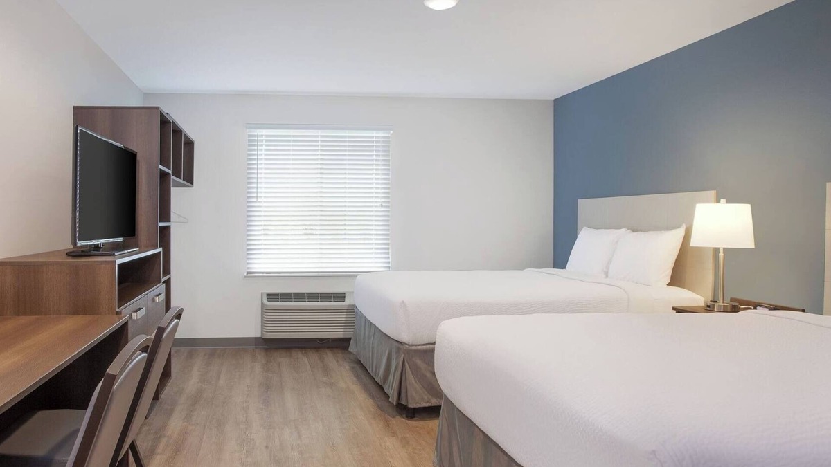 Newnan Hotel | Modern 4 Room Extended Stay Close to Dining, Shops, Entertainment & More