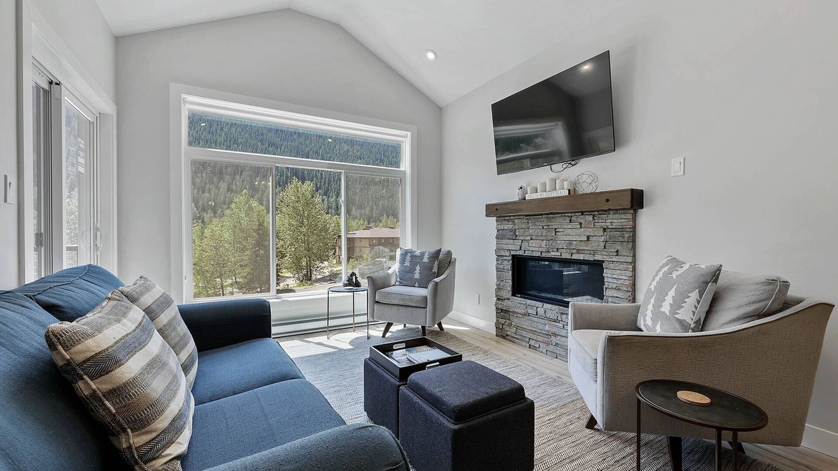 Sun Peaks Condo | Modern 4 Season Mountain Living
