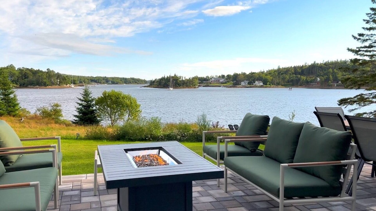 Bayside House | Modern 4Bdr House w/Ocean Beachfront & Backyard 20min to Halifax & Peggy's Cove