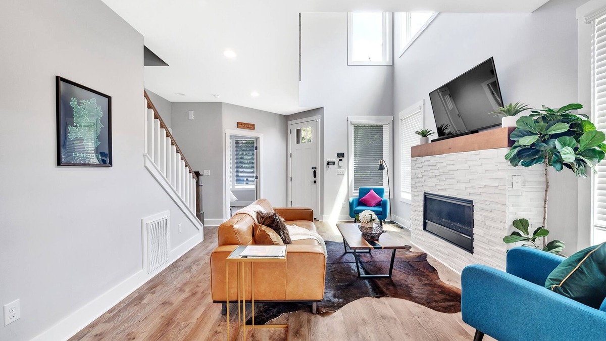 Charlotte House | Modern 5 Bdrm Uptown CLT Home- Great for Large Groups!