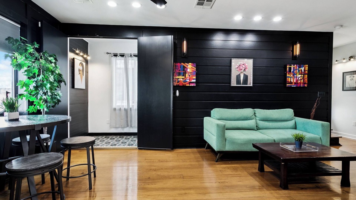 Faubourg Lafayette Villa | Modern 5 bedroom Villa w private Rooftop mins from Downtown- French Quarter